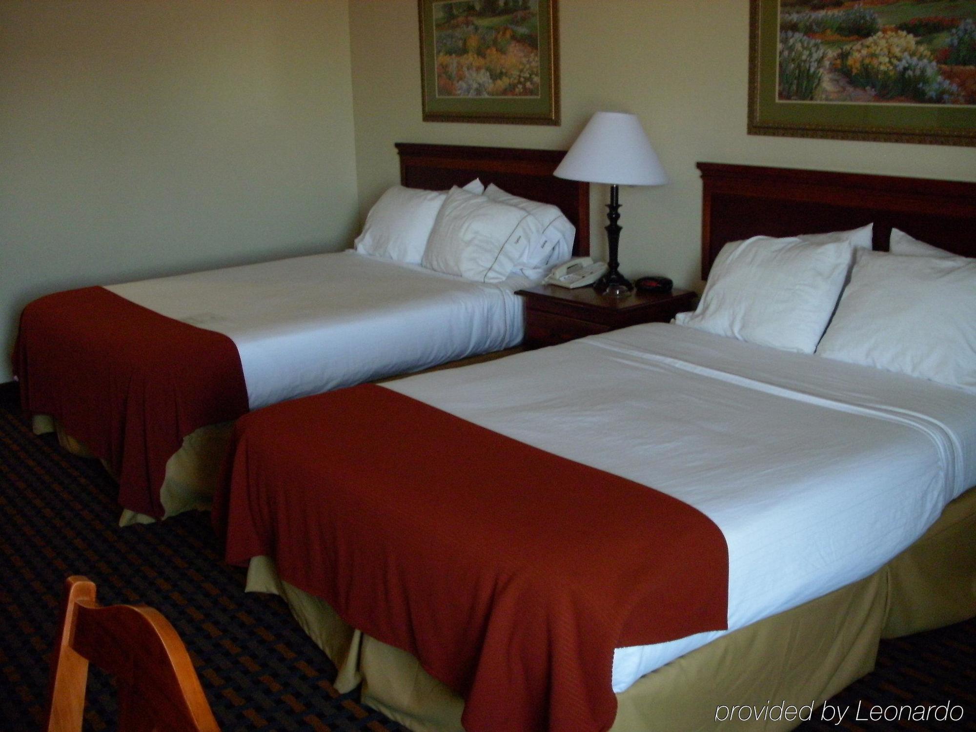 Holiday Inn Express Hotel & Suites Laurinburg By Ihg Room photo