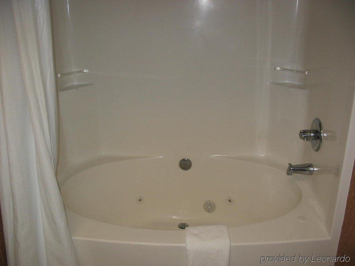 Holiday Inn Express Hotel & Suites Laurinburg By Ihg Room photo