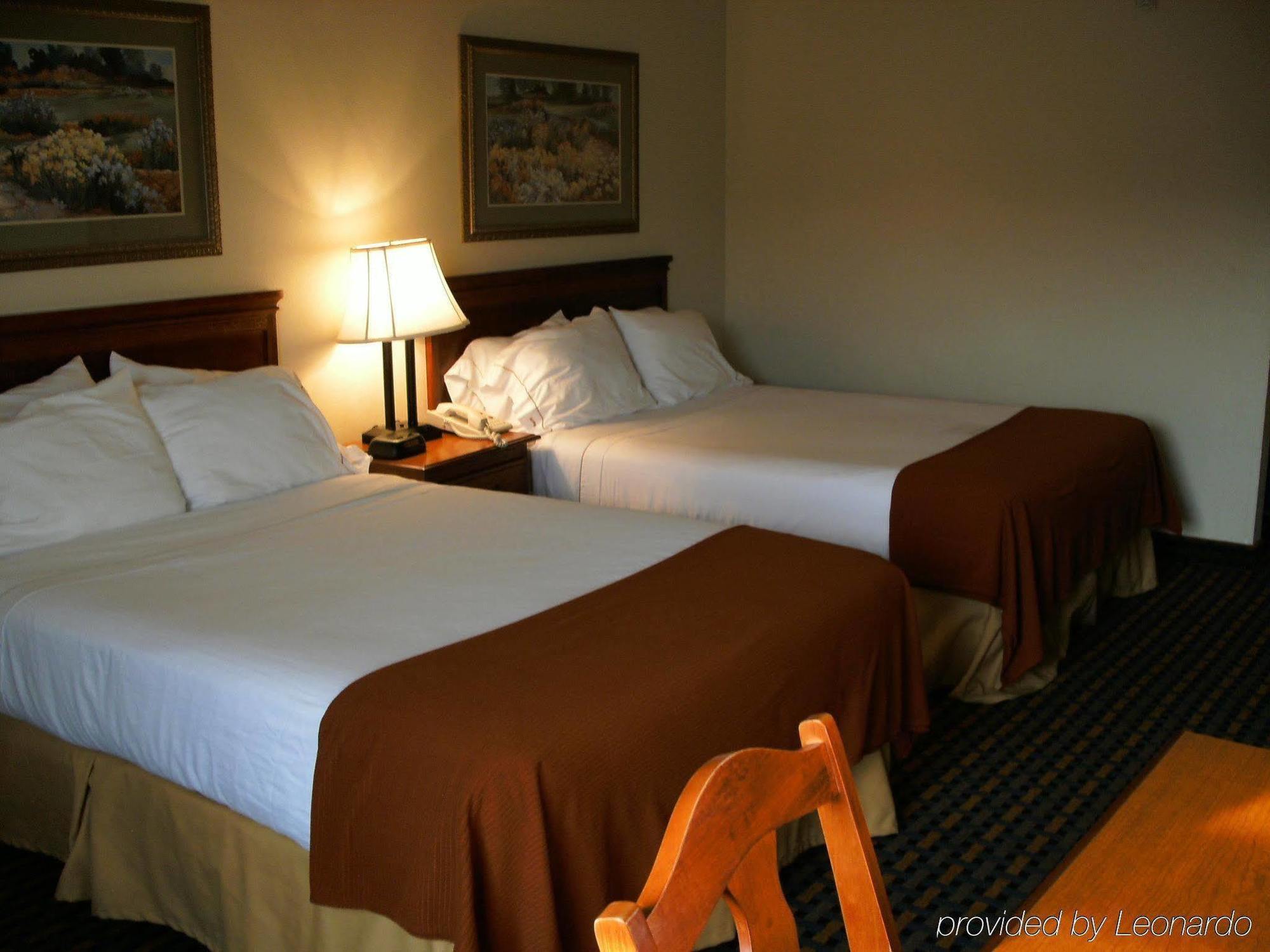 Holiday Inn Express Hotel & Suites Laurinburg By Ihg Exterior photo