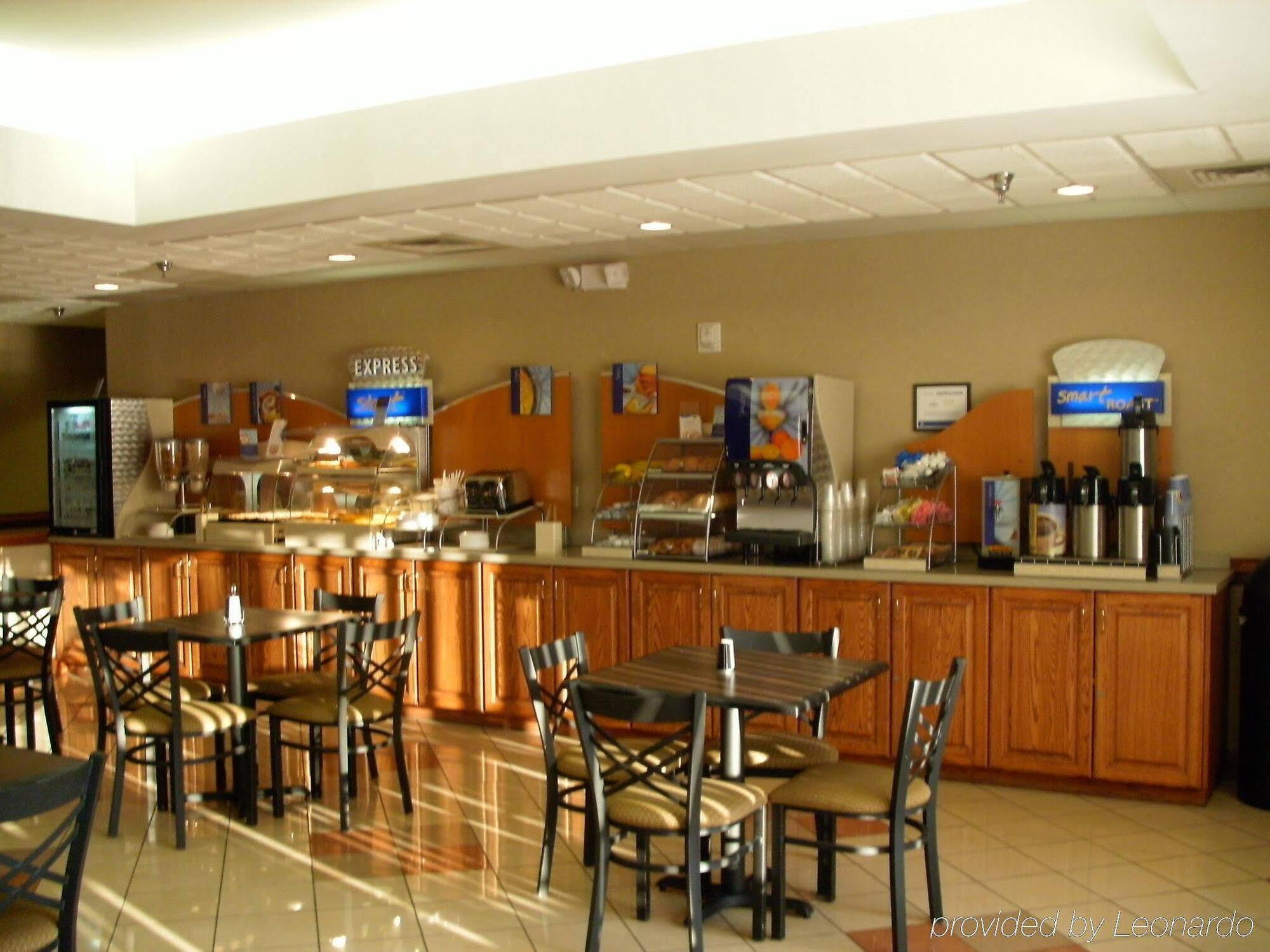 Holiday Inn Express Hotel & Suites Laurinburg By Ihg Exterior photo